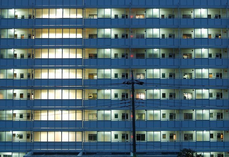 தாயின் உடலை 10 ஆண்டுகளாக குளிர்சாதனப் பெட்டியில் வைத்திருந்த பெண்