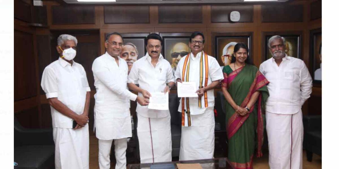 தி.மு.க., கூட்டணியில் காங்கிரசுக்கு 25 தொகுதிகளை ஒதுக்கி தொகுதி பங்கீடு ஒப்பந்தம் கையெழுத்தானது