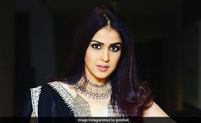 ”இது உங்களுக்காக விஜய்… உங்கள் வெற்றியை எப்போதும் கொண்டாடுகிறோம்’ விஜய்க்காக உடைந்த கையுடன் குத்தாட்டம் போட்ட ஜெனிலியா