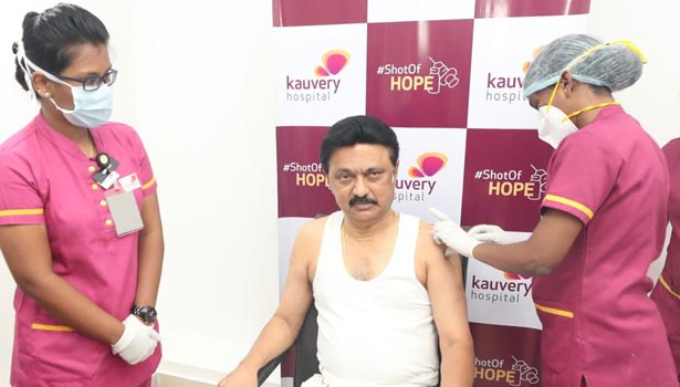 கொரோனா தடுப்பூசியை செலுத்திக்கொண்டார் மு.க.ஸ்டாலின்