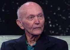 நீல் ஆம்ஸ்ட்ராங்குடன், நிலவுப் பயணம் மேற்கொண்ட விண்வெளி வீரர் மைக்கேல் கொலின்ஸ் காலமானார்