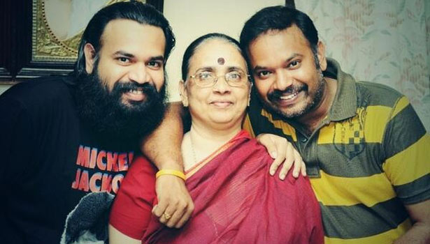 எங்கள் குடும்பத்தின் குலதெய்வத்தை இழந்து நிற்கிறோம் – வெங்கட் பிரபு