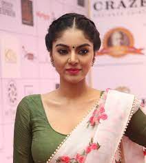 கமல் கட்சியில் இருந்து விலகியவர்களை சாடிய சனம் ஷெட்டி