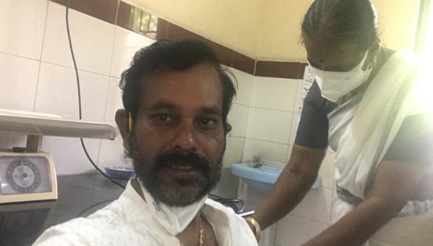தடுப்பூசி போட்டுக் கொண்ட  நடிகர்  நட்ராஜ்