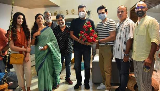 லிங்குசாமி இயக்கி வரும் படத்தின் படப்பிடிப்பு தளத்திற்கு திடீர் விசிட் அடித்த இயக்குனர் ஷங்கர்