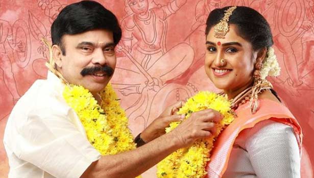 நடிகர் பவர் ஸ்டார் சீனிவாசனை திருமணம் செய்தாரா நடிகை வனிதா வைரலாகும் புகைப்படத்தால் சர்ச்சை