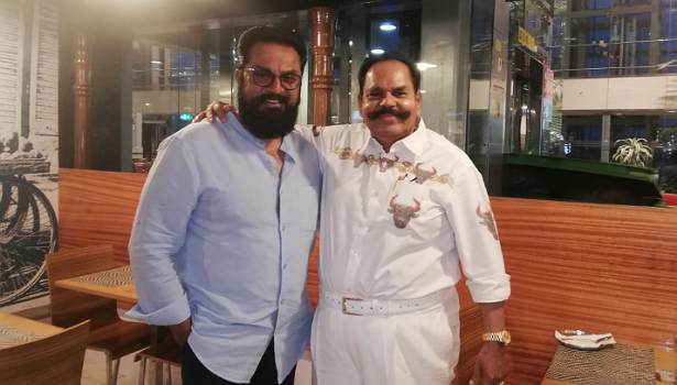 நீண்ட இடைவெளிக்குப்பின் தன்  திரையுலக வாழ்வில் திருப்புமுனை ஏற்படுத்திய தயாரிப்பாளரை சந்தித்த சரத்குமார்